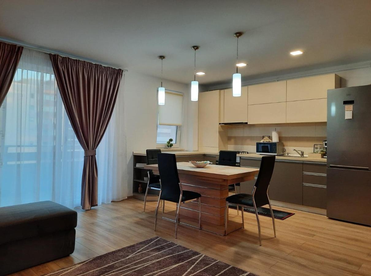 Sorin'S Comfortable Apartment Brasov Bagian luar foto
