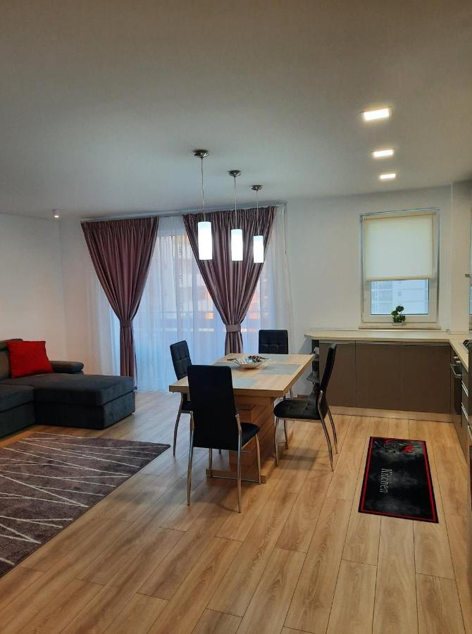 Sorin'S Comfortable Apartment Brasov Bagian luar foto
